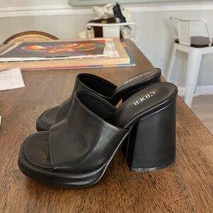 Brand new Alohas heeled mules